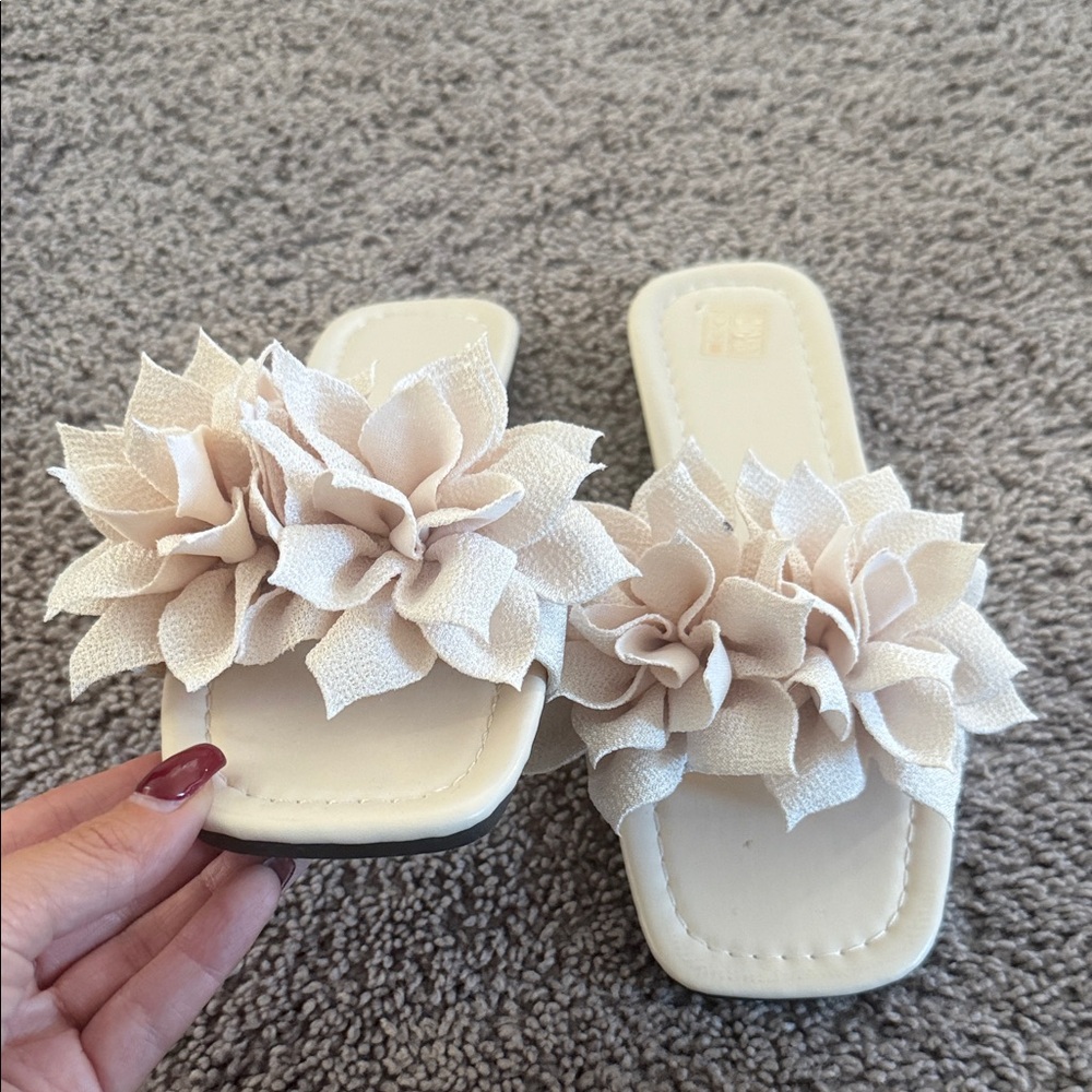 Elegant Cream Floral Women's Sandals